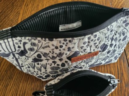 inside of zipper pouch