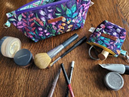 use zipper pouch as cosmetic bag