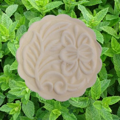 solid shampoo bar with tea tree and peppermint