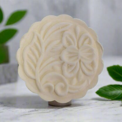 solid shampoo bar with tea tree and peppermint